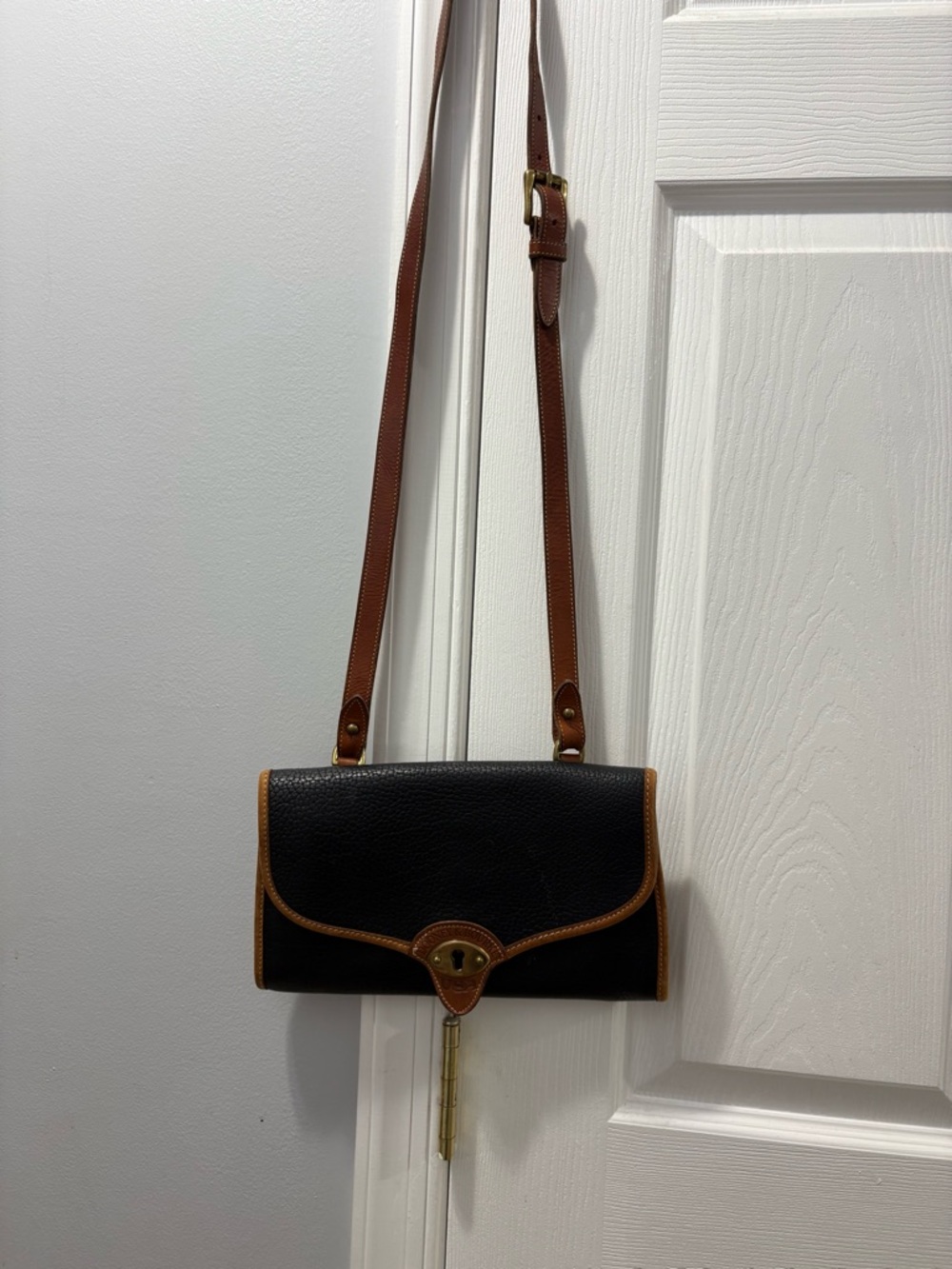 Dooney and Bourke R77 Cavalry Pouchette In Black- FLAWED Pre-owned Condition - Picture 3 of 6